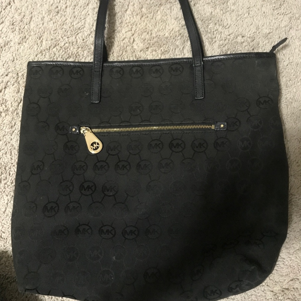 Michael khors tote black MAKE OFFERS